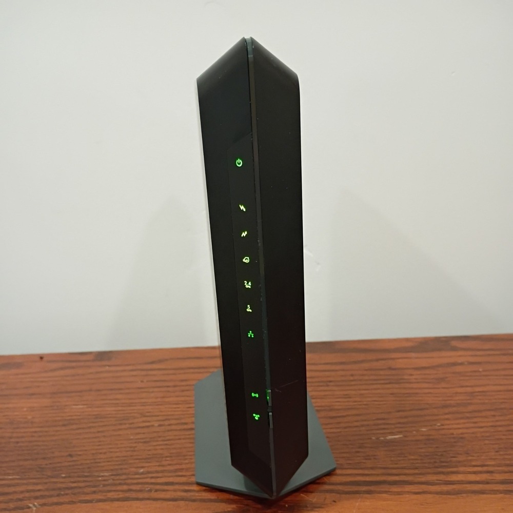 NETGEAR Nighthawk AC1900 C7000V2 Wi Fi Cable Modem Router - Picture 5 of 7